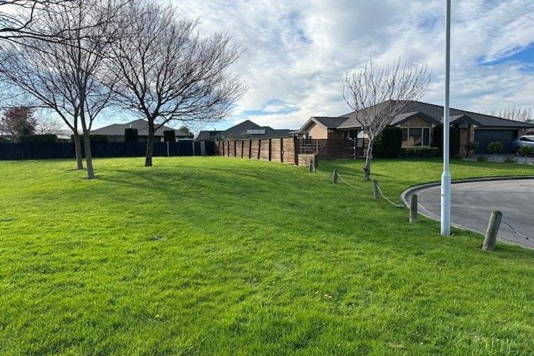 Photo of property in 16 Teagarden Close, Mairehau, Christchurch, 8052