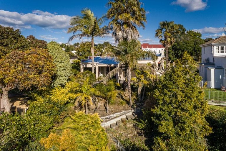 Photo of property in 61 Napier Terrace, Hospital Hill, Napier, 4110