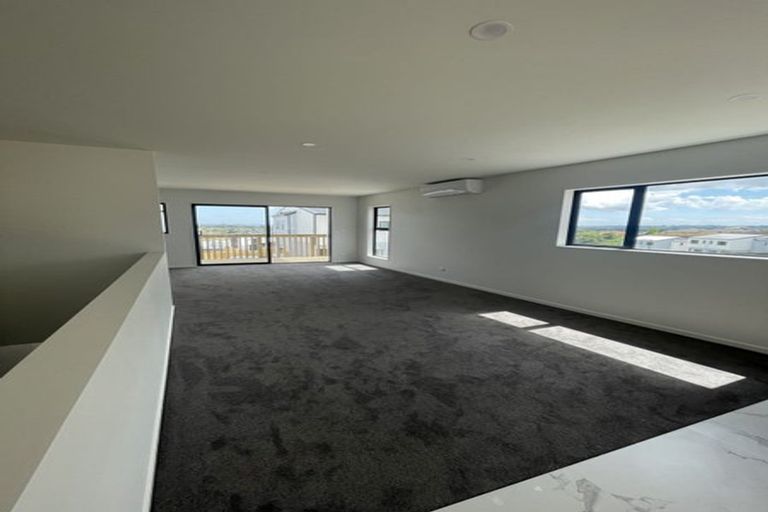 Photo of property in 4 Papauma Place, Papakura, 2110