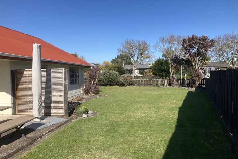 Photo of property in 98 Oakfield Crescent, Pukete, Hamilton, 3200