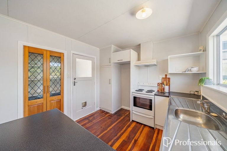 Photo of property in 90 Thomas Street, Stokes Valley, Lower Hutt, 5019