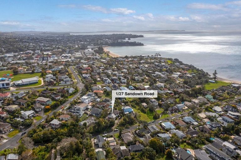 Photo of property in 1/27 Sandown Road, Rothesay Bay, Auckland, 0630