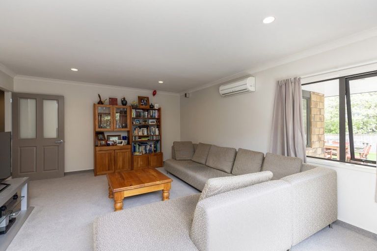 Photo of property in 33 Gandalf Crescent, Paraparaumu, 5032
