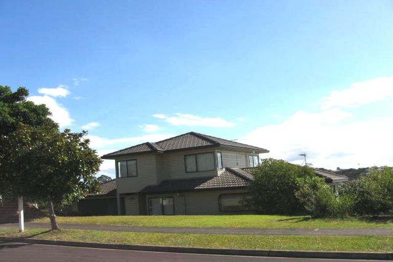 Photo of property in 19 Mandeville Place, Unsworth Heights, Auckland, 0632