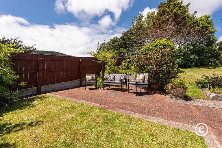 Photo of property in 45 Raroa Terrace, Tawa, Wellington, 5028