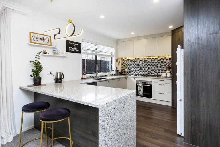 Photo of property in 11 Buddle Road, Wallaceville, Upper Hutt, 5018