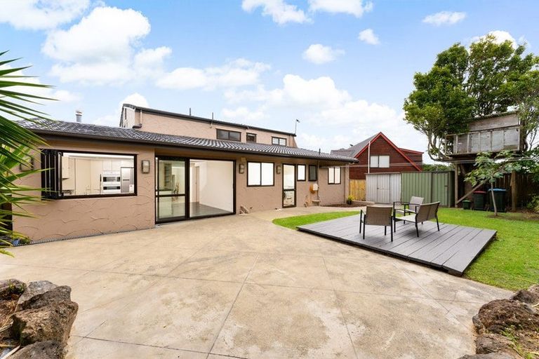 Photo of property in 31 Stranolar Drive, Mount Roskill, Auckland, 1041