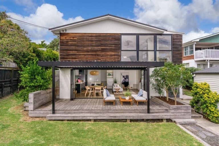 Photo of property in 13a Regent Street, Devonport, Auckland, 0624