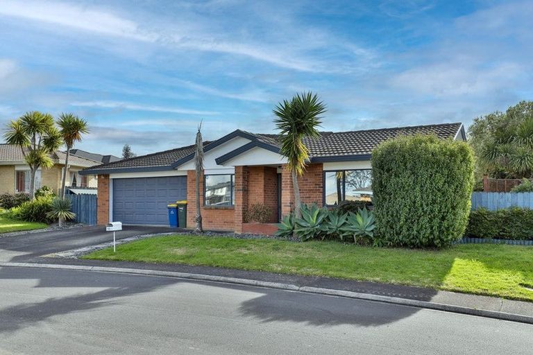 Photo of property in 13 Jeffery Reeve Crescent, Ranui, Auckland, 0612
