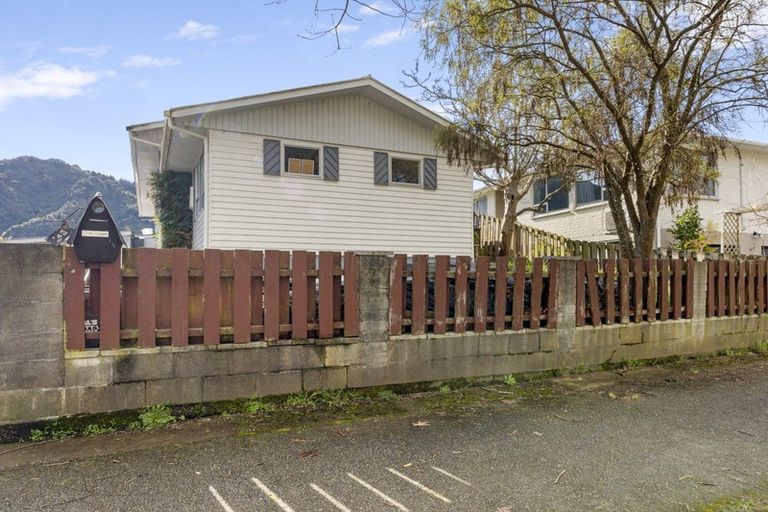 Photo of property in 43 California Drive, Totara Park, Upper Hutt, 5018