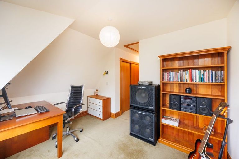 Photo of property in 96 Clifton Terrace, Fitzherbert, Palmerston North, 4410