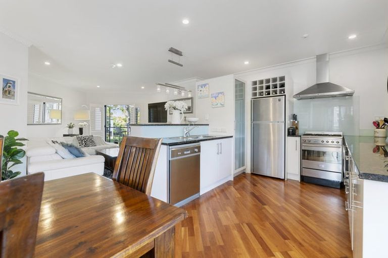 Photo of property in 2/177 Hurstmere Road, Takapuna, Auckland, 0622