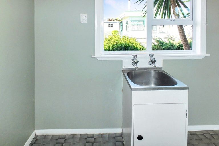 Photo of property in 26 Pratt Avenue, Foxton Beach, Foxton, 4815