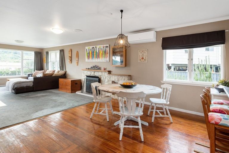 Photo of property in 85 Hampden Street, Picton, 7220