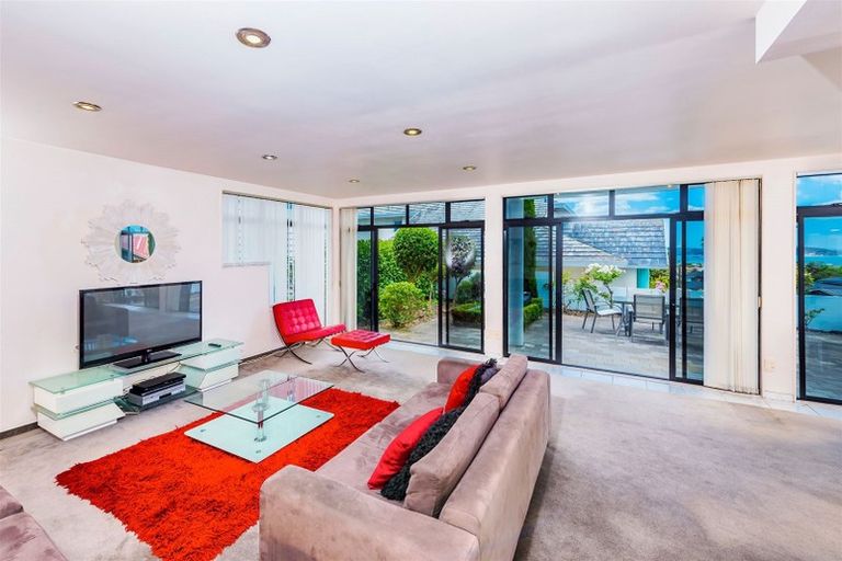 Photo of property in 2/38 Luckens Road, West Harbour, Auckland, 0618