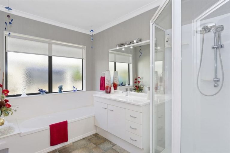 Photo of property in 60 Oteki Park Drive, Welcome Bay, Tauranga, 3112