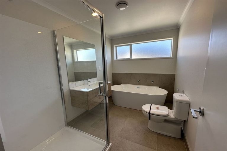 Photo of property in 58 Archibald Road, Kelston, Auckland, 0602