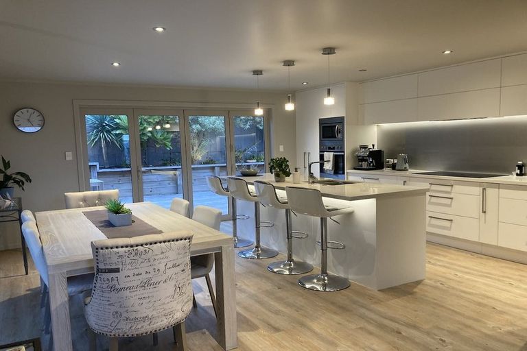 Photo of property in 4a Bemrose Place, Cockle Bay, Auckland, 2014