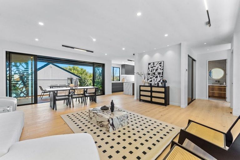 Photo of property in 7a Crete Avenue, Milford, Auckland, 0620