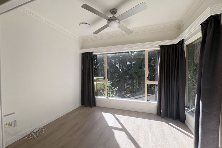 Photo of property in 235 Forest Road, Waiatarua, Auckland, 0612