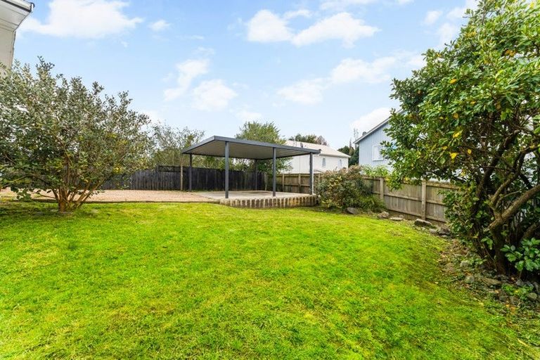 Photo of property in 15 Lendic Avenue, Henderson, Auckland, 0612