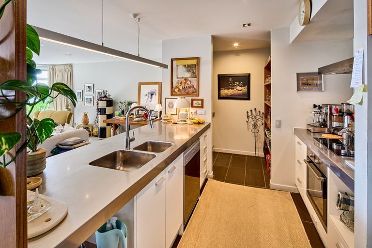 Photo of property in Piermont Apartments, 4e/82 Cable Street, Te Aro, Wellington, 6011