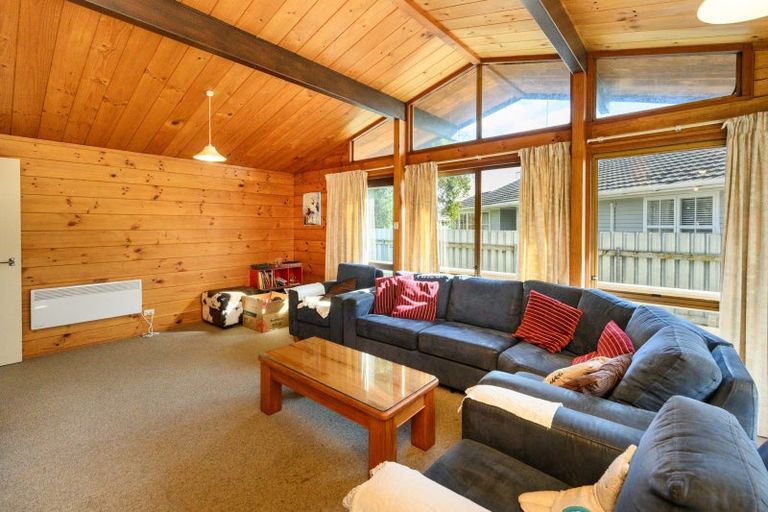 Photo of property in 9 Alma Place, Milson, Palmerston North, 4414