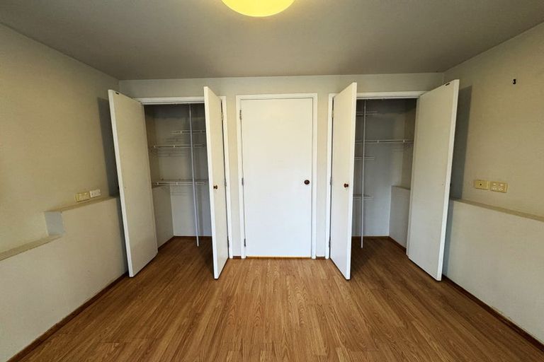 Photo of property in 18 Normanton Street, Glenfield, Auckland, 0629