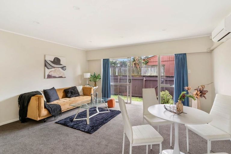 Photo of property in 2/94 Beaumonts Way, Manurewa, Auckland, 2102