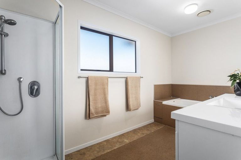 Photo of property in 14 Commodores Close, Coastlands, Whakatane, 3120