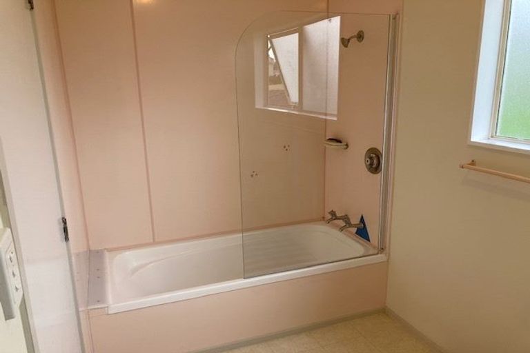 Photo of property in 2/25 Bonita Avenue, Stanmore Bay, Whangaparaoa, 0932