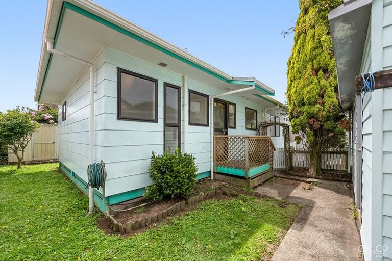 Photo of property in 2/11 Bauchop Road, Waterloo, Lower Hutt, 5011