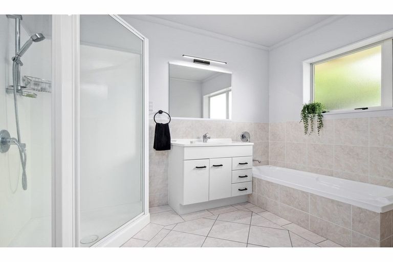 Photo of property in 3b Rossiter Avenue, Waiuku, 2123