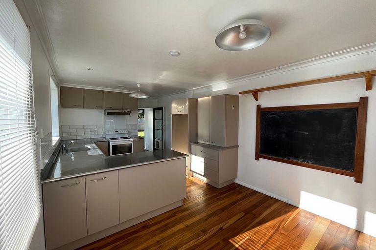 Photo of property in 13 Saint Annes Street, Levin, 5510