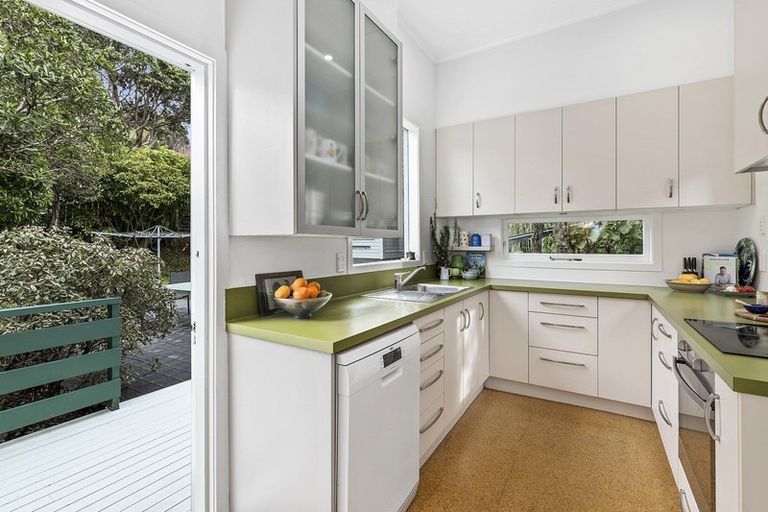 Photo of property in 33a Apuka Street, Brooklyn, Wellington, 6021