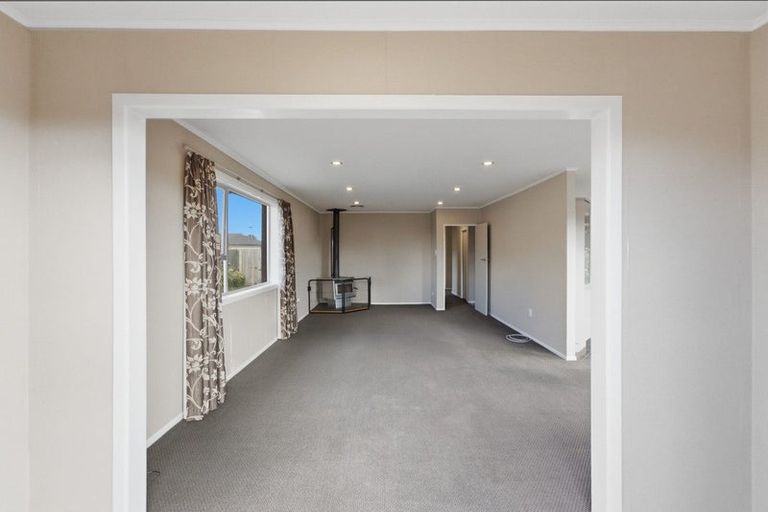 Photo of property in 21 Truby King Street, Merrilands, New Plymouth, 4312