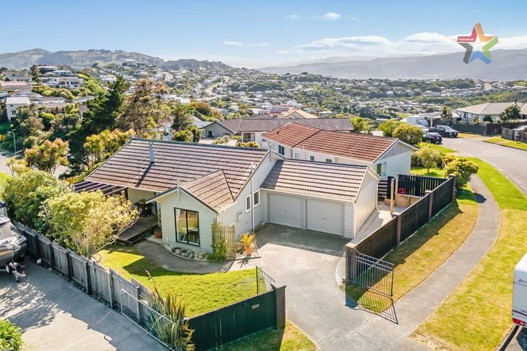 Photo of property in 21 Jasmine Grove, Maungaraki, Lower Hutt, 5010