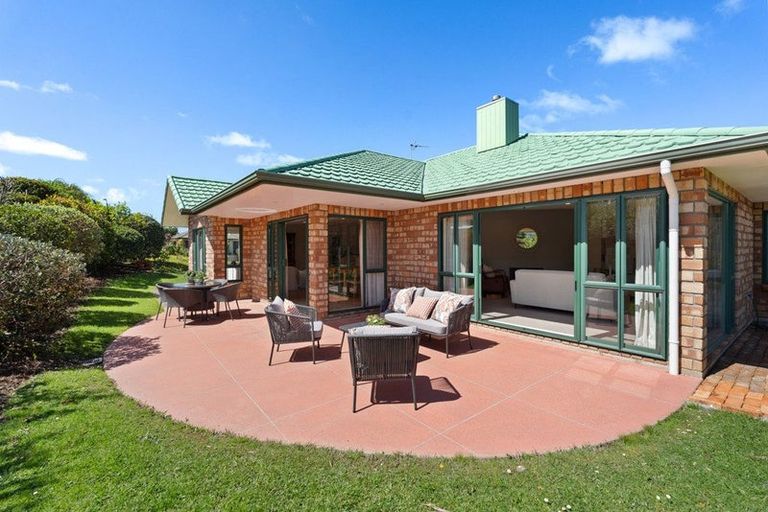 Photo of property in 52 Kath Hopper Drive, Orewa, 0931