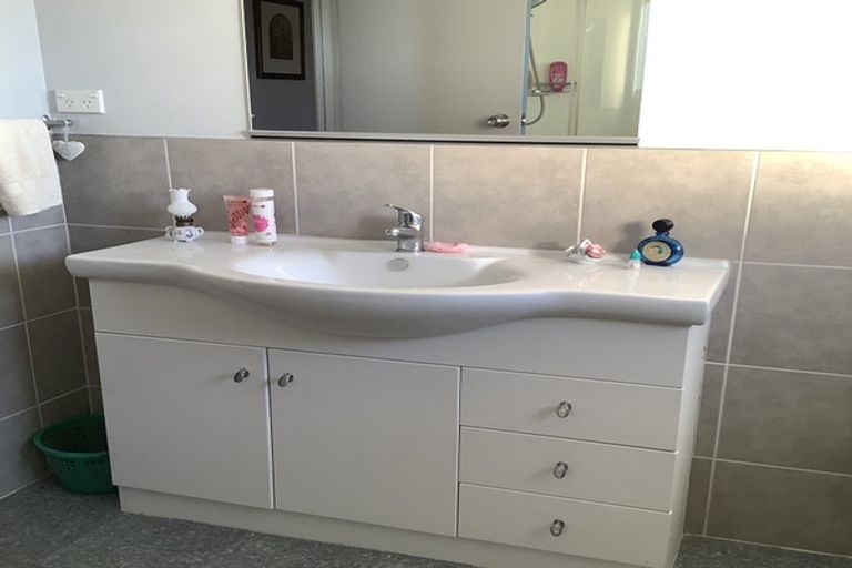 Photo of property in 4 Giles Way, Tanners Point, Katikati, 3177