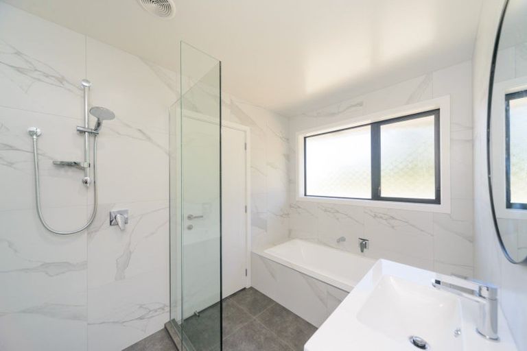 Photo of property in 1 Rangeview Drive, Kelvin Grove, Palmerston North, 4414