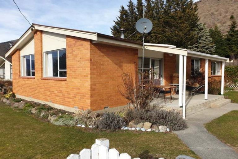 Photo of property in 16 Black Peak Road, Omarama, 9412