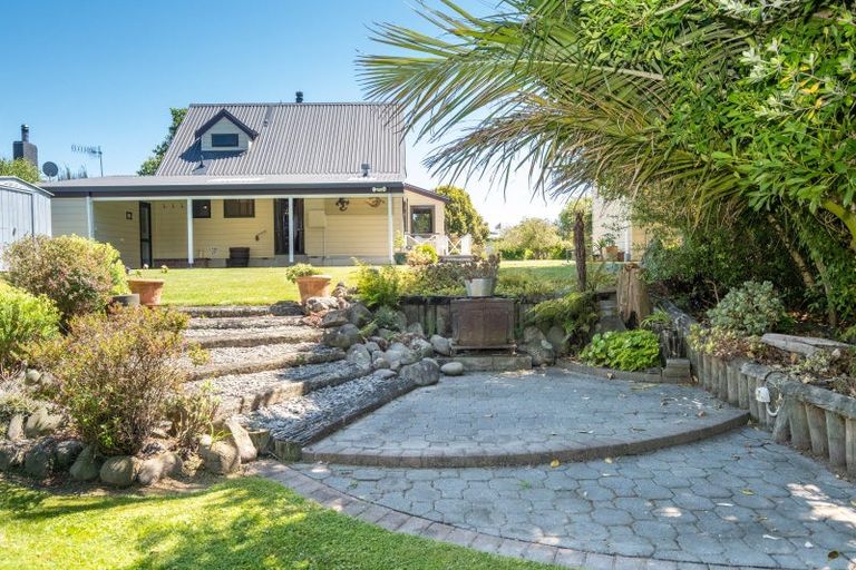 Photo of property in 12 Deakin Place, Clive, 4102