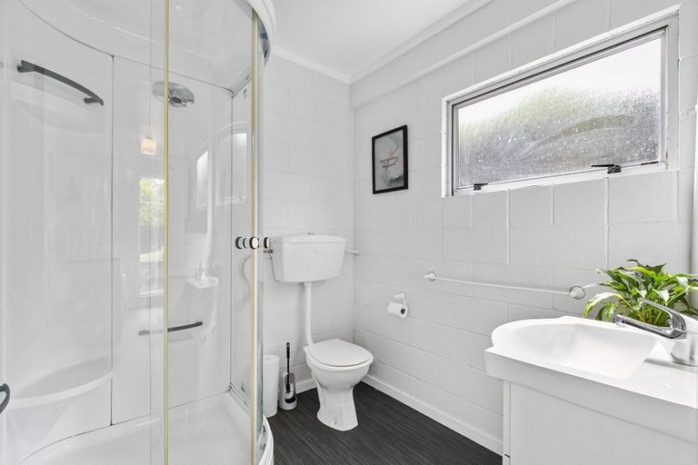 Photo of property in 4 Easter Parade, Glen Eden, Auckland, 0602