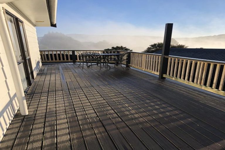 Photo of property in 15 Fenchurch Grove, Stokes Valley, Lower Hutt, 5019