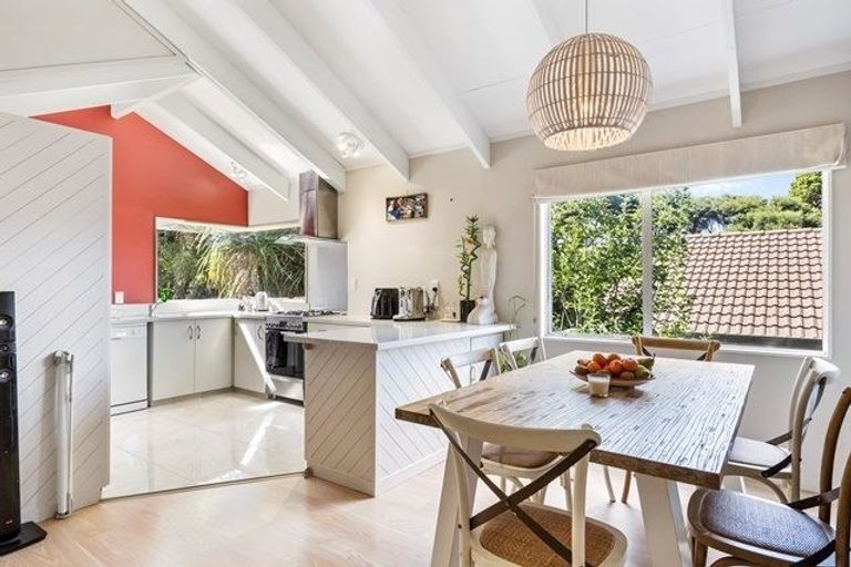 Photo of property in 1/16 Valecrest Place, Bayview, Auckland, 0629