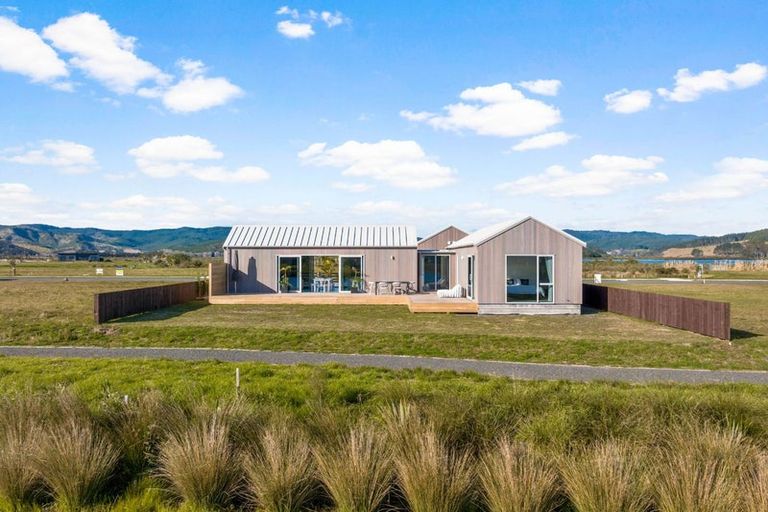 Photo of property in 218 Hamiora Street, Matarangi, 3592