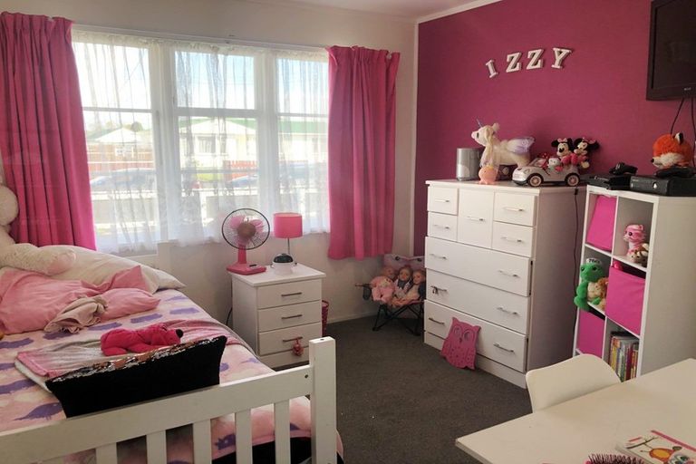 Photo of property in 21 Bledisloe Street, Levin, 5510