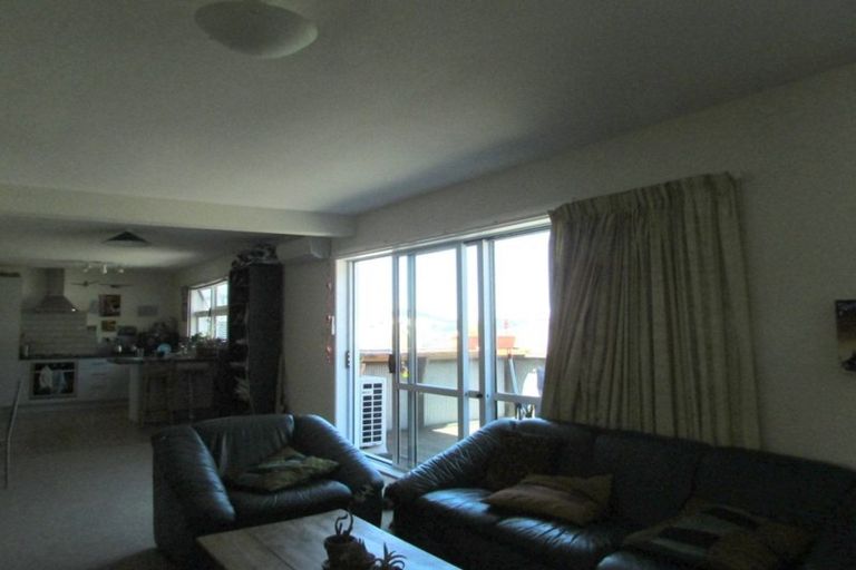 Photo of property in 2 Hawkhurst Road, Lyttelton, 8082