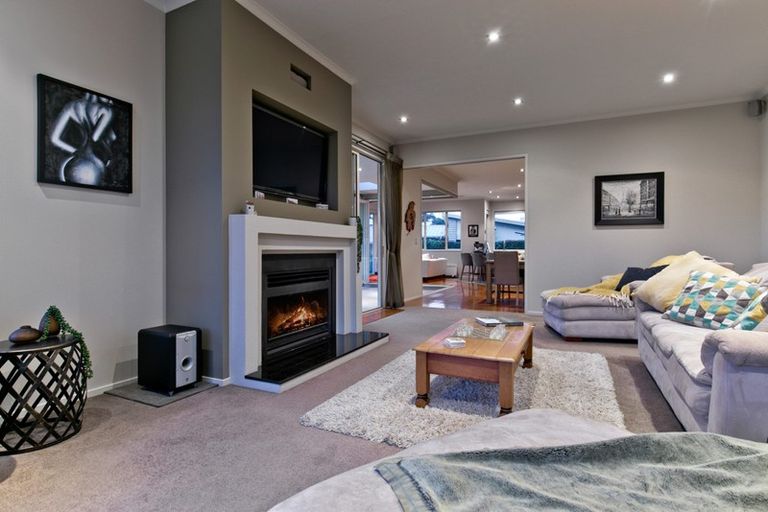 Photo of property in 12 Thomas Hunter Lane, Greenhithe, Auckland, 0632