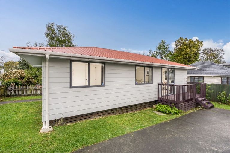 Photo of property in 1 Stephen Avenue, Henderson, Auckland, 0610